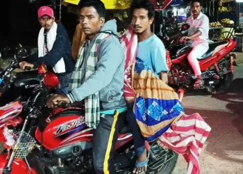 Sans ambulance, family carries 12-year-old girl’s body on motorcycle in Odisha’s Kalahandi