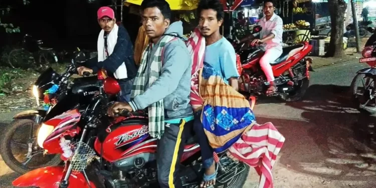 Sans ambulance, family carries 12-year-old girl’s body on motorcycle in Odisha’s Kalahandi