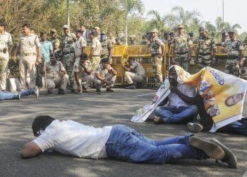 Bee Attack Disrupts Protest Against Odisha IAS Officer