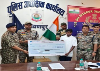Six Maoists Surrender in Chhattisgarh; Carried Rs10 Lakh Bounty on Their Heads