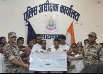 22 Maoists, Including 8 Women, Surrender on Chhattisgarh-Malkangiri Border