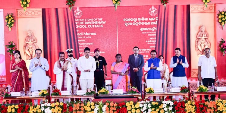 President Murmu Applauds Ravenshaw’s Legacy and Vision at Convocation Ceremony