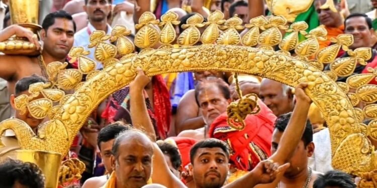 Divine Grandeur of Suna Besha in Puri