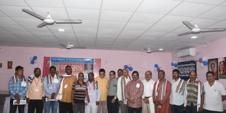 GanIshtahar Marks 45 Years of Bold Journalism with Heartfelt Tribute